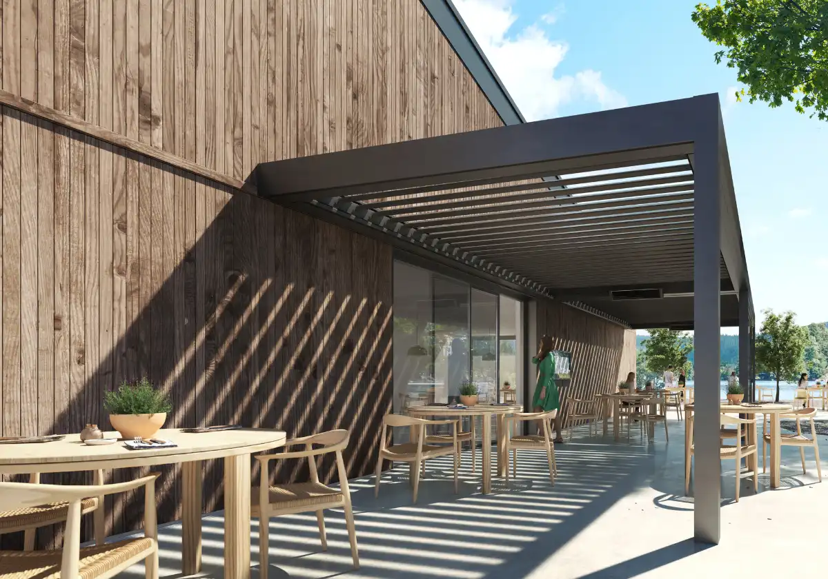 Moderne Terrasse mit Holzverkleidung und Lamellendach