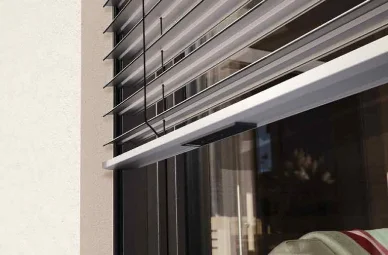 Lamellen der Außenjalousien - Nahaufnahme