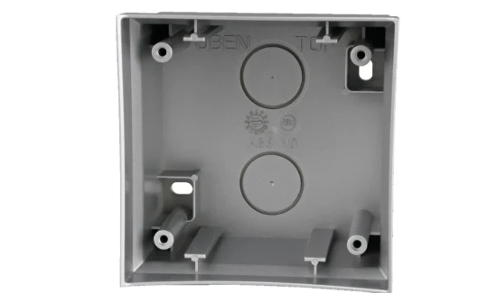 Leere Kunststoffwanddose in Grau